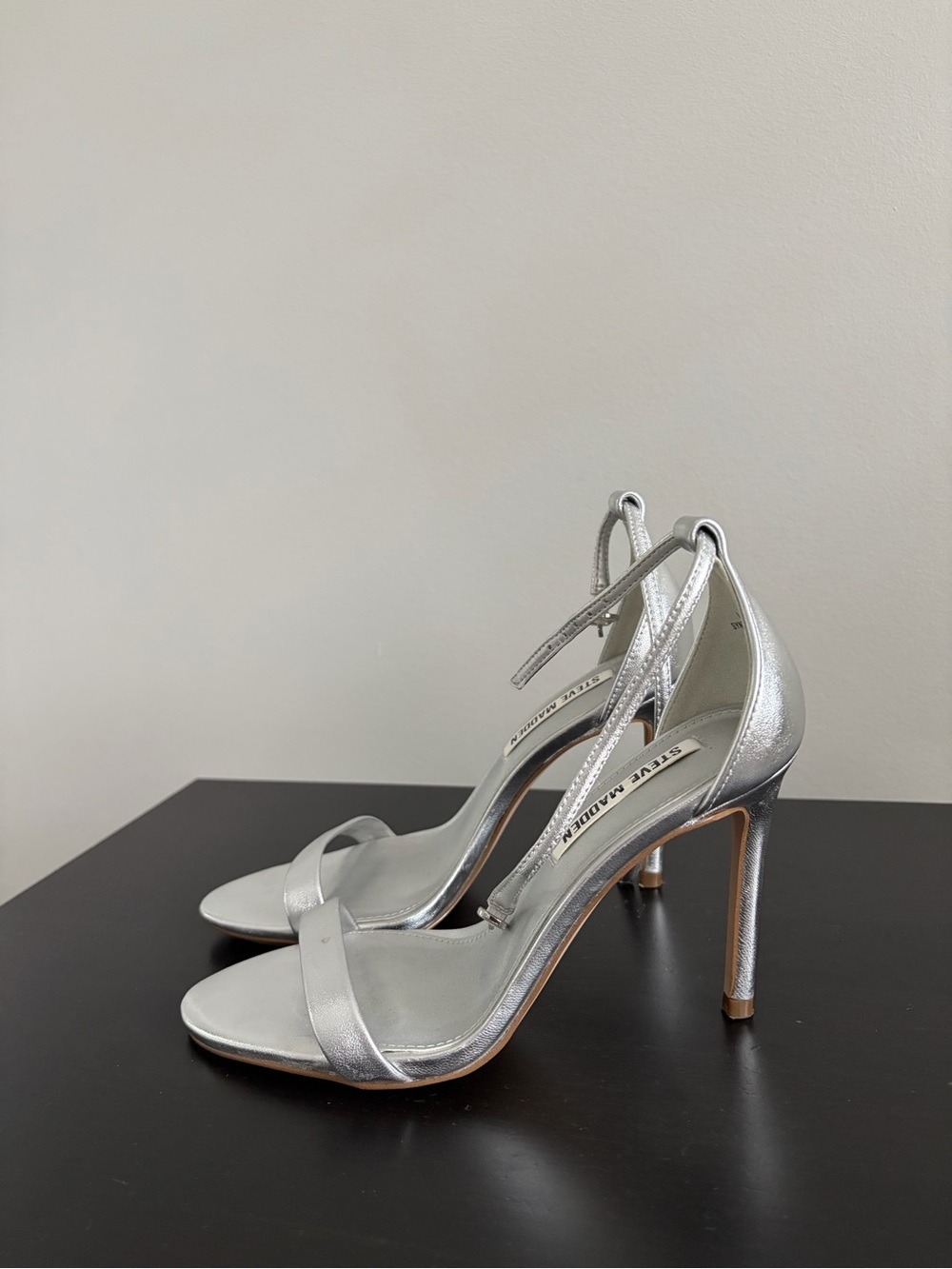 Steve Madden Tecy Silver Leather Ankle-Tie Heel Sandals, Size 6.